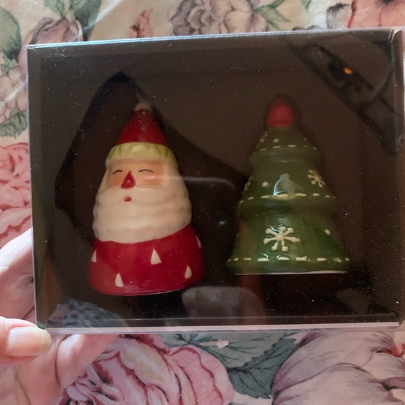 Festive Santa and Tree Salt and Pepper shaker Red and Green - Picture 1 of 4